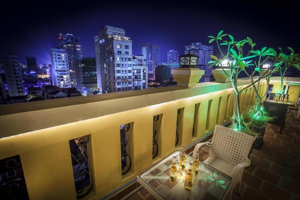 The Mou Hotel Пном Пен Екстериор снимка